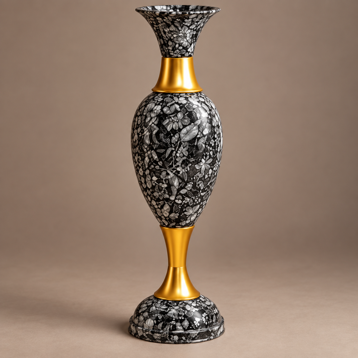 VIRAAM Noir Aureus floor vase premium detail view